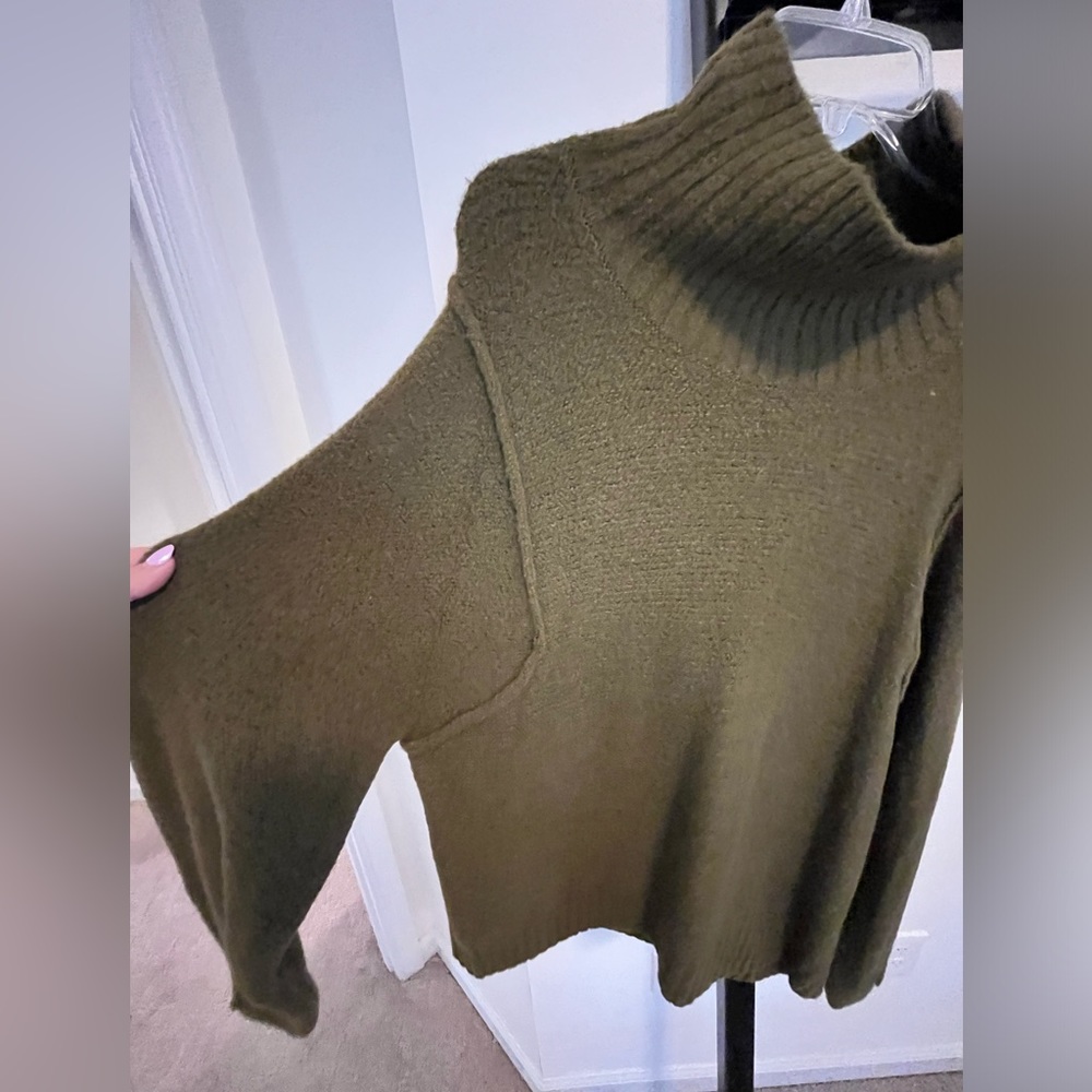 Universal Threads Green Mock Turtleneck Sweater - image 3